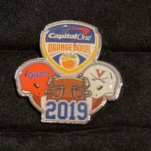 2019 Orange Bowl Dueling Pin Florida Virginia souvenir memorabilia Capital One
